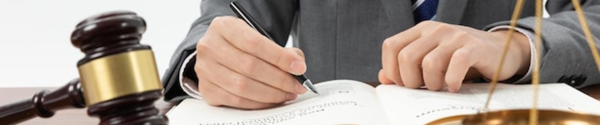 Quand consulter un avocat en droit des successions ? Situations et enjeux